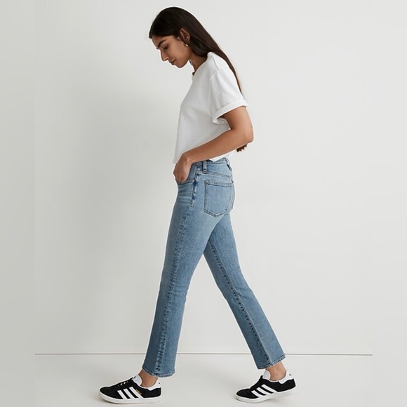 Madewell size 26 petite kick out jeans - Bundle and take 25% off 😊! - Picture 2 of 5